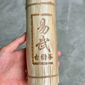 2015年易武茶柱古樹茶普洱生茶一斤一根包郵