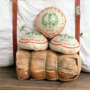 2005年南嶠茶廠孔雀老生沱茶普洱生茶老茶陳茶