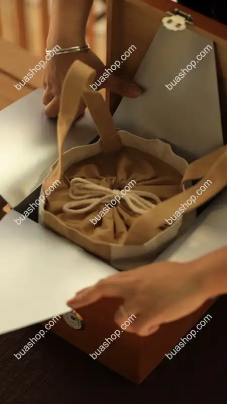 易武古六茶山合集(倚邦 蛮砖 革登 曼撒 莽枝 莜乐) 2018年 茶色光润 回甘生津持久口感独特 2.4kg/套共六饼 普洱茶 BUASHOP普洱老茶