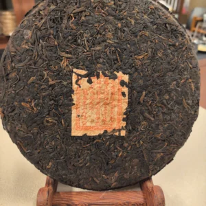 八十年代鸿泰昌普洱熟茶，约357克。